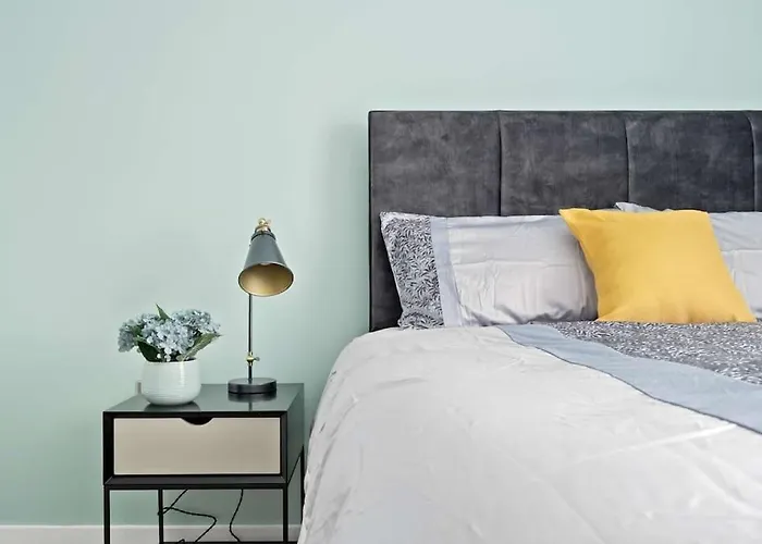 Central Luxurious Two Bedroom